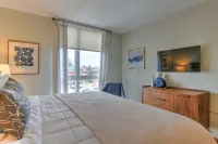 Mountain Views and Cozy Balcony - Spacious Downtown Escape