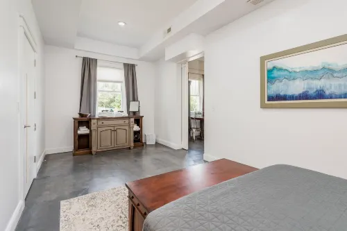 Desirable escape near downtown with firepit, fast WiFi, central AC & kitchenette Hotels in Swannanoa