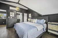 Stunning Lake Retreat - Indoor Pool, Hot Tub, Game Room Hotels in Jefferson County