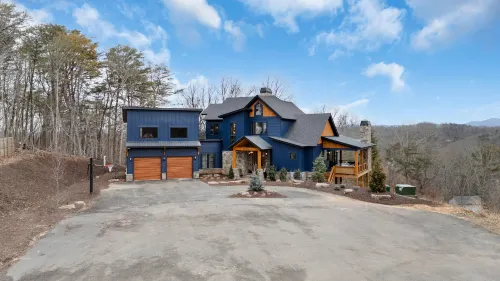 Stunning Mountain Views and Game Room - Exquisite Retreat