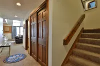 Ski in Ski Out Condo with Spa and Fireplace - Gorgeous Mountain Retreat Hotels in Clarendon