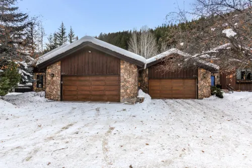Stunning Mountain Home with Hot Tub and Game Room - Cozy Retreat
