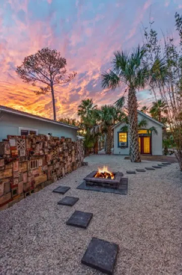 Stunning Tidal Marsh Views and Wrap-Around Porch - Charming Hideaway