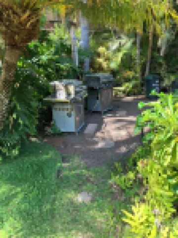 Clean Comfortable Condo that is Steps to the Beach, Affordable w/Free Parking