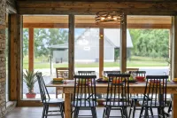 Hot Tub, Fire Pit, Pool Table and Family Friendly Access - Modern Oasis Hoteles en Condado de McCurtain