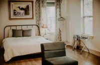 Charming Urban Retreat with Relaxing Outdoor Space - Elegant Sanctuary Hotels in Shelby County