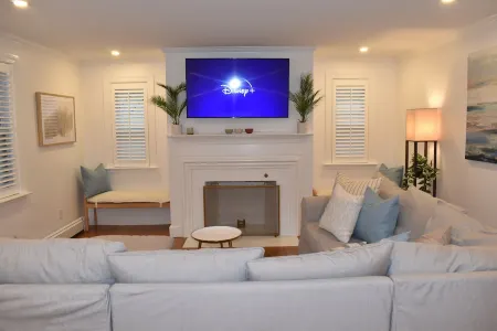 NEW Charming Walk to beach 2-bedroom Coastal Home