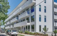 Chic Modern Nashville Condo * Pool, Patio, Parking