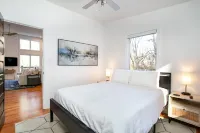 Inviting Lounge with BBQ and Roku TV - Charming Downtown Escape Hotels in Knox County