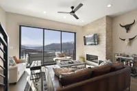 Luxury Home with Stunning Views and Dual Kitchens - Exquisite Retreat