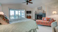 Cozy Poolside Townhouse with Beach Gear Credit - Inviting Oasis