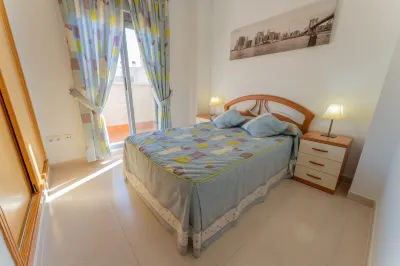 Alicante atico sol y mar vista mar y piscina 阿利坎特附近的飯店