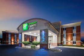 Holiday Inn Express & Suites AUBURN HILLS by IHG