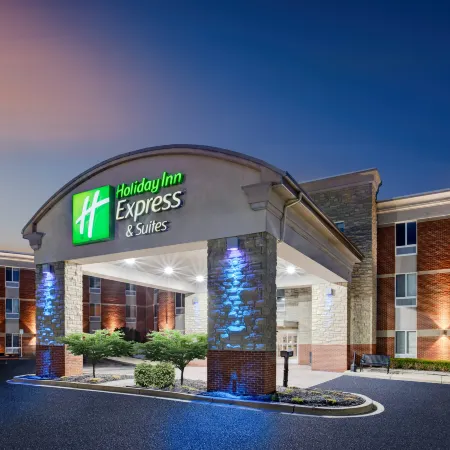 Holiday Inn Express & Suites AUBURN HILLS by IHG