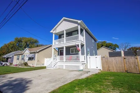 Beach Retreat I HotTub I FirePit I Near Cape May I 7 Beach Passes I 4 Bikes