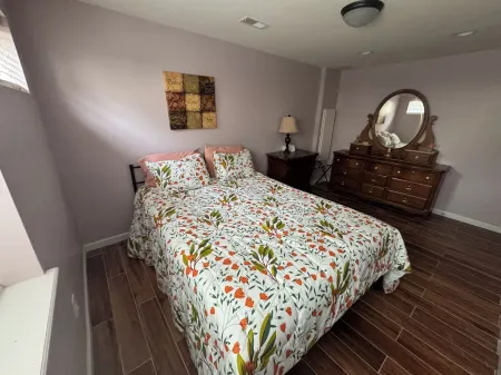 Fenton Oasis - private pool and garden Отели в г. Мерамек Тауншип