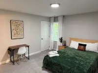 North Hills Oasis- 5mins from North Hills, Newly Renovated, Two En Suites!