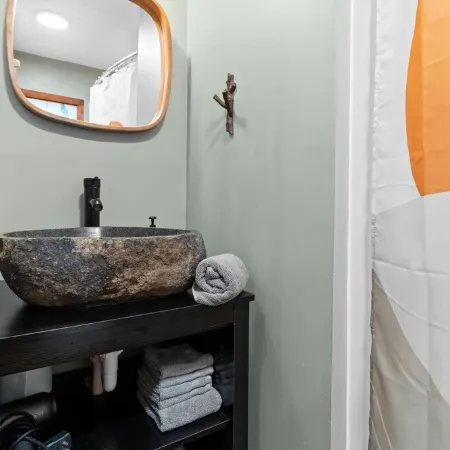 Creekside Vibes - 1 Bedroom Cozy Cabin w/ Outdoor Fire Pit + Pet Friendly!
