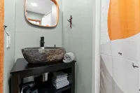 Creekside Vibes - 1 Bedroom Cozy Cabin w/ Outdoor Fire Pit + Pet Friendly!