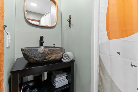 Creekside Vibes - 1 Bedroom Cozy Cabin w/ Outdoor Fire Pit + Pet Friendly!