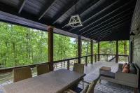 Serene Mountain Haven - Hot Tub, Fire Pit, Game Room Hotels in Mineral Bluff