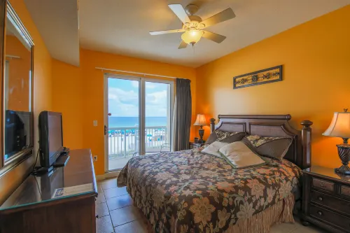 Oceanfront Luxury Retreat with Huge Balcony - Spacious Paradise Escape