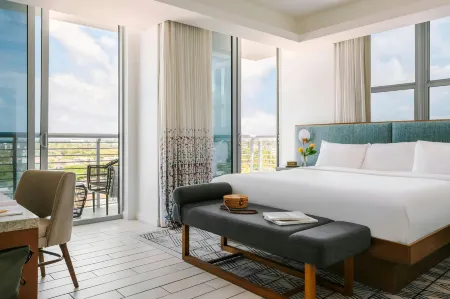 The Circ Hotel Hollywood, Sonder