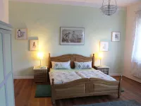 Former farmhouse with artistic ambience, sauna and whirlpool