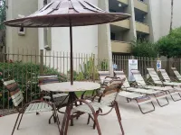 Relaxing Condo w/ free parking - Just a 5 Min Drive to Old Town!