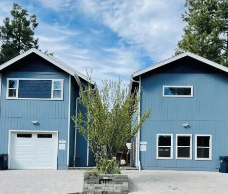 Humphrey's Hideaway! EV Charger, Fire Pit, Game Room