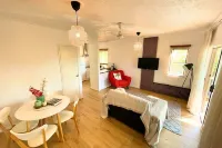 Cosy Apartment by the Beach - Holloways Beach, Cairns