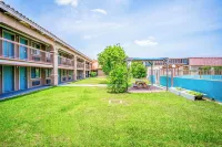 Lone Star Inn & Suites by OYO Harlingen TX فنادق في هارلينغن