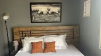Cozy Bricks Apartments Отели в г. 