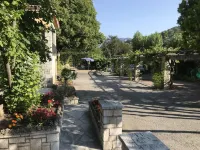 Hôtel la Vigneraie Отели в г. Кастанье