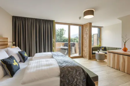 Klosterhof – Alpine Hideaway & Spa Отели в г. Байериш-Гмайн