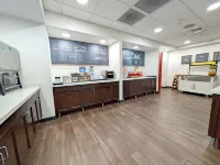Hampton Inn & Suites by Hilton Tacoma - breakfast