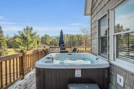 NEW! Relax&Play: HotTub/FirePit/Game Room Paradise Отели в г. Тамворт