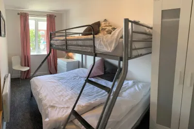 Beachside Home - Sleeps 5 Garden Parking & Pets