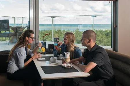 Maloves Resort & Spa Отели рядом с достопримечательностью «Albatros»