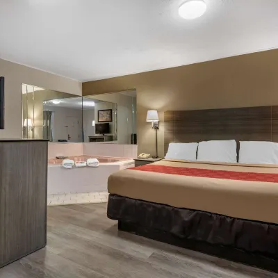 Econo Lodge Dewitt I-90 Отели рядом с достопримечательностью «Конгресс-центр The Oncenter»