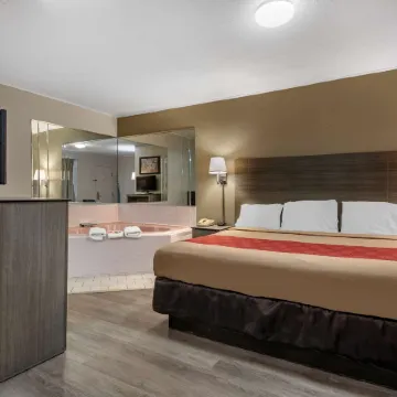Econo Lodge Dewitt I-90
