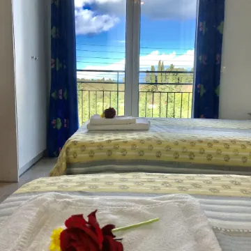 Room-Banos Apartment with 2 Rooms and sw