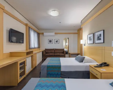 モンレアーレ プラス グァルーリョス インターナショナル エアポート グアルリョスのホテル