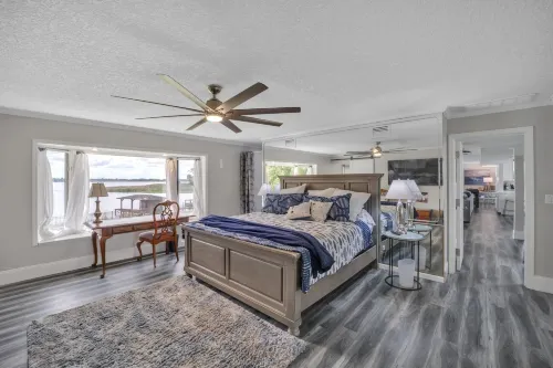 Beautiful Lake View Retreat Drivable To Theme Parks 3 Bedroom Home