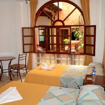 Hotel Villa Florencia Centro Histórico Отели рядом с достопримечательностью «Археологические памятники древнего поселения Хойя-де-Серен»