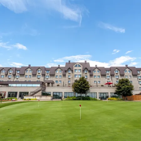 DoubleTree by Hilton Quebec Resort Отели рядом с достопримечательностью «Торговый центр Galeries de la Capitale»