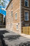 Beaufort House Apartments from Your Stay Bristol Hotels in Истон-ин-Гордано