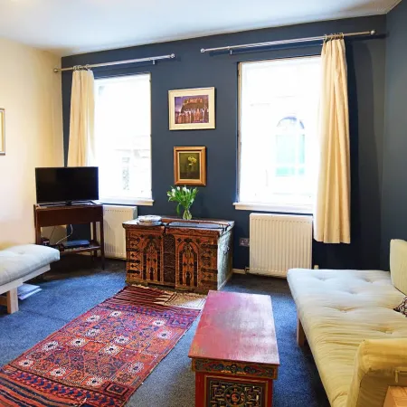 Joivy Bohemian Writers Retreat in Old Town