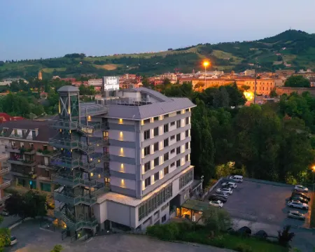 Sporting 柏悅酒店 泰拉莫省酒店