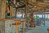 Caluwayan Palm Island Resort & Restaurant - bar